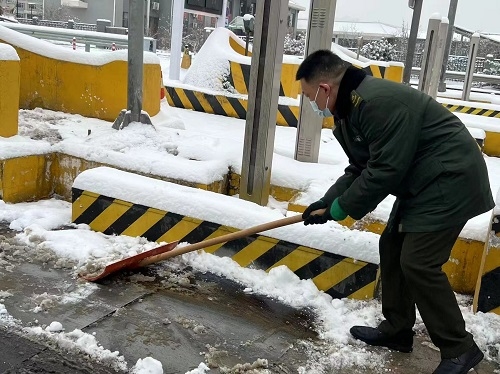 3唐县收费组织除雪保畅图片.jpg 3唐县收费组织除雪保畅图片.jpg