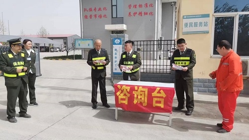 8白合收费站组织全民国家安全教育日宣传活动照片.jpg 8白合收费站组织全民国家安全教育日宣传活动照片.jpg